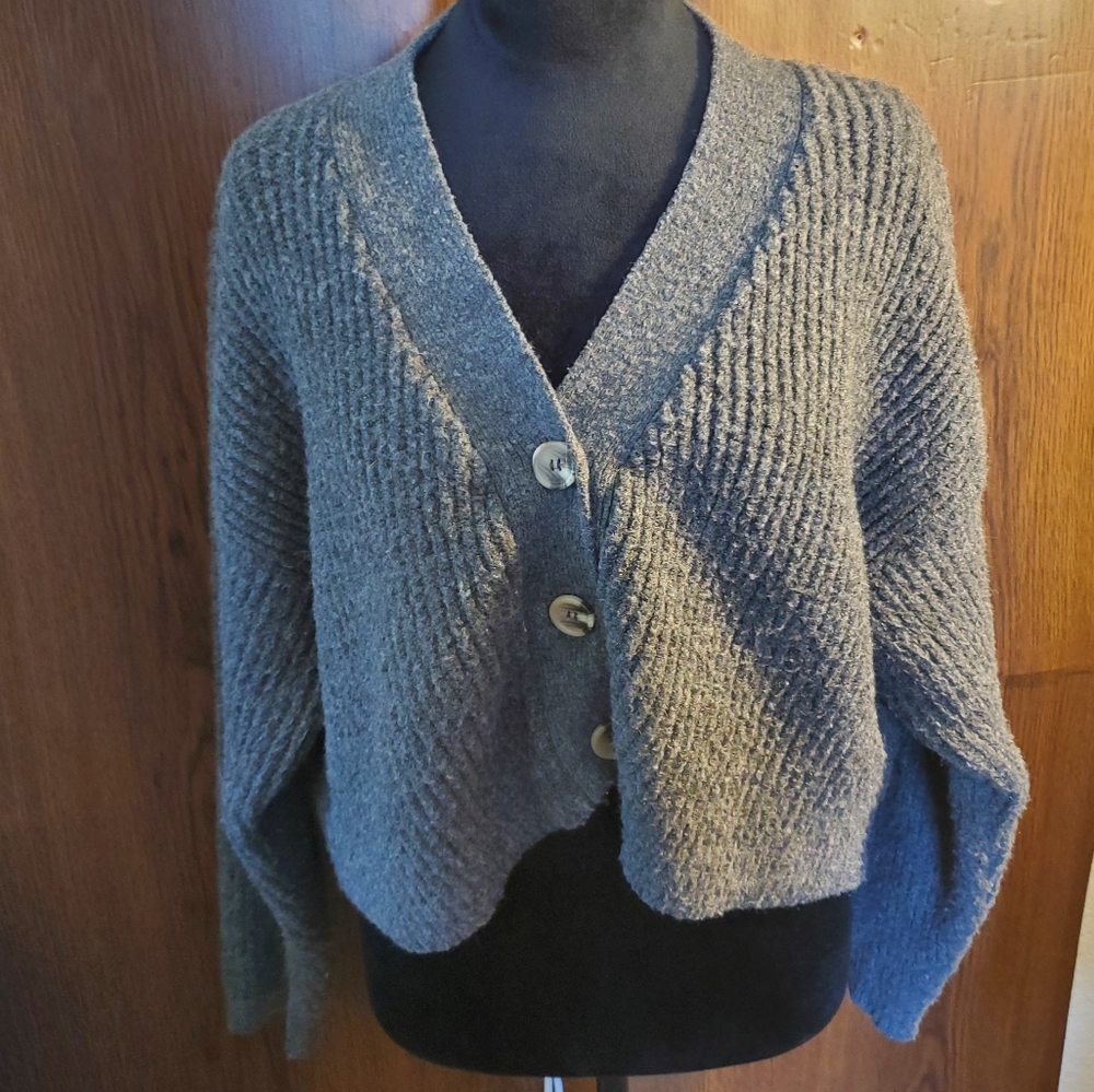 Forever 21 Gray Crop Sweater